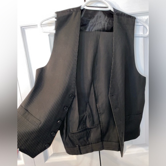 Young Man’s 3-piece Suit - Picture 5 of 9